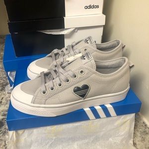 adidas originals women’s size 7